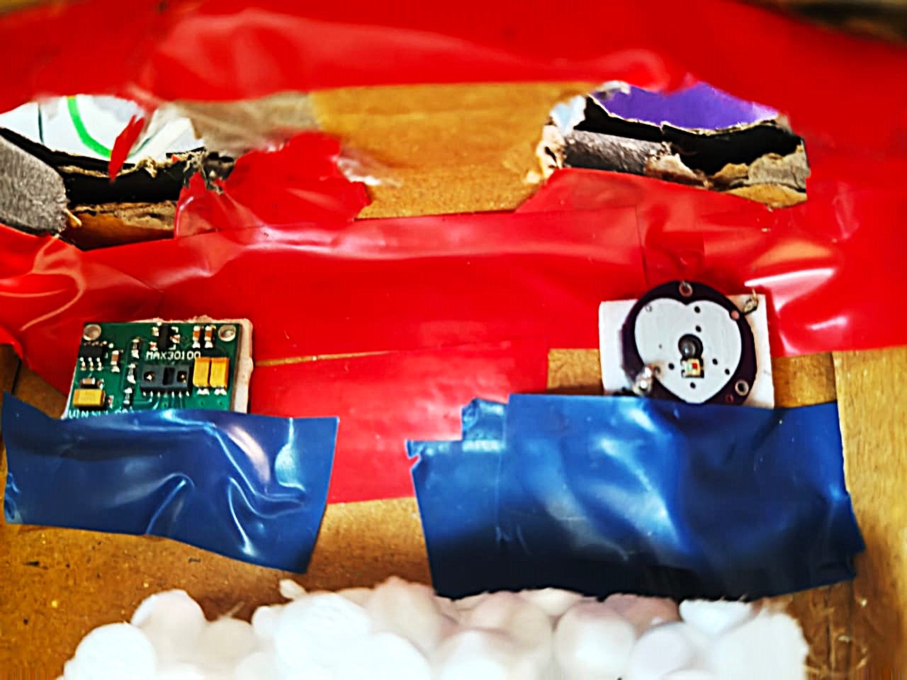 Inside the sensor box and the sensors (HR, SPO2 and Pulse sensors)